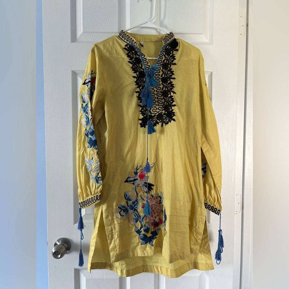 Pakistan Embroidered Yellow Kurti with Floral Design + Dupatta - Picture 2 of 7